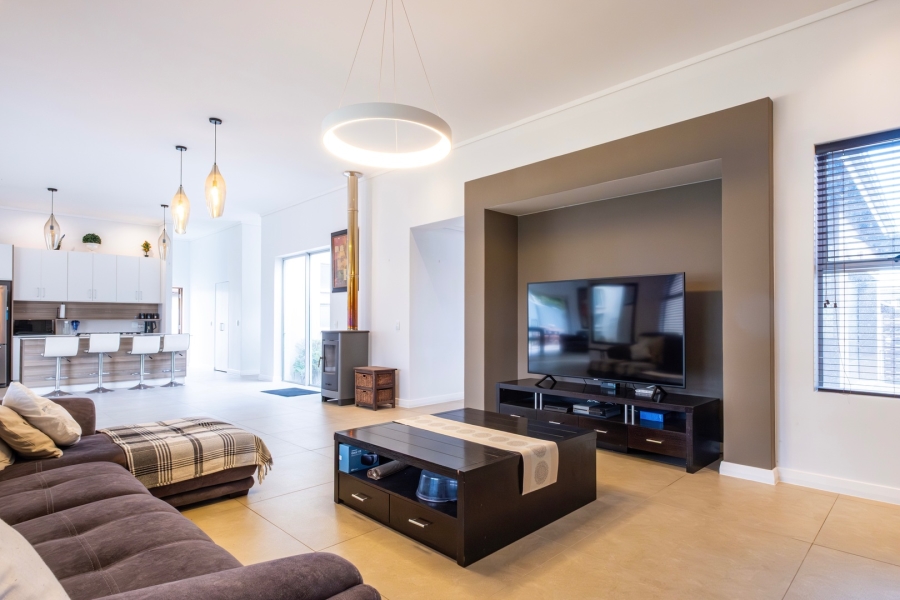 3 Bedroom Property for Sale in Earls Court Lifestyle Estate Western Cape